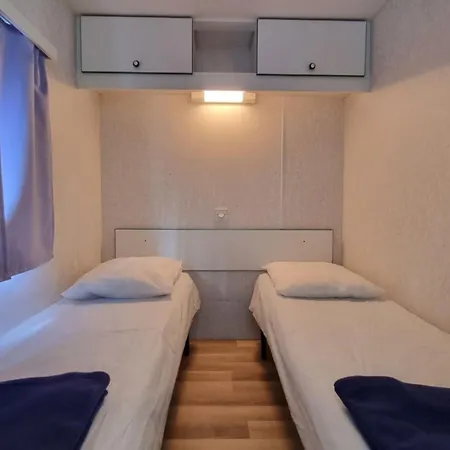 Camping Mobil 4 Pers Avec Terrasse - Api-1-52-828 *