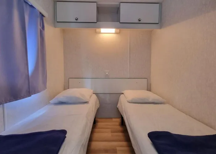 مكان تخييم Mobil 4 Pers Avec Terrasse - Api-1-52-828 *